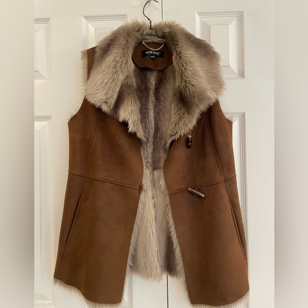 Ellen Tracy faux fur faux suede vest, size Small.